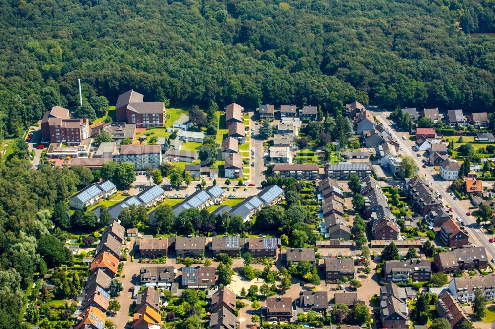 Bottrop from above - Panel rows of photovoltaic and solar farm or solar power plant buldings roofs on Goerkenstrasse in Bottrop in the state North Rhine-Westphalia