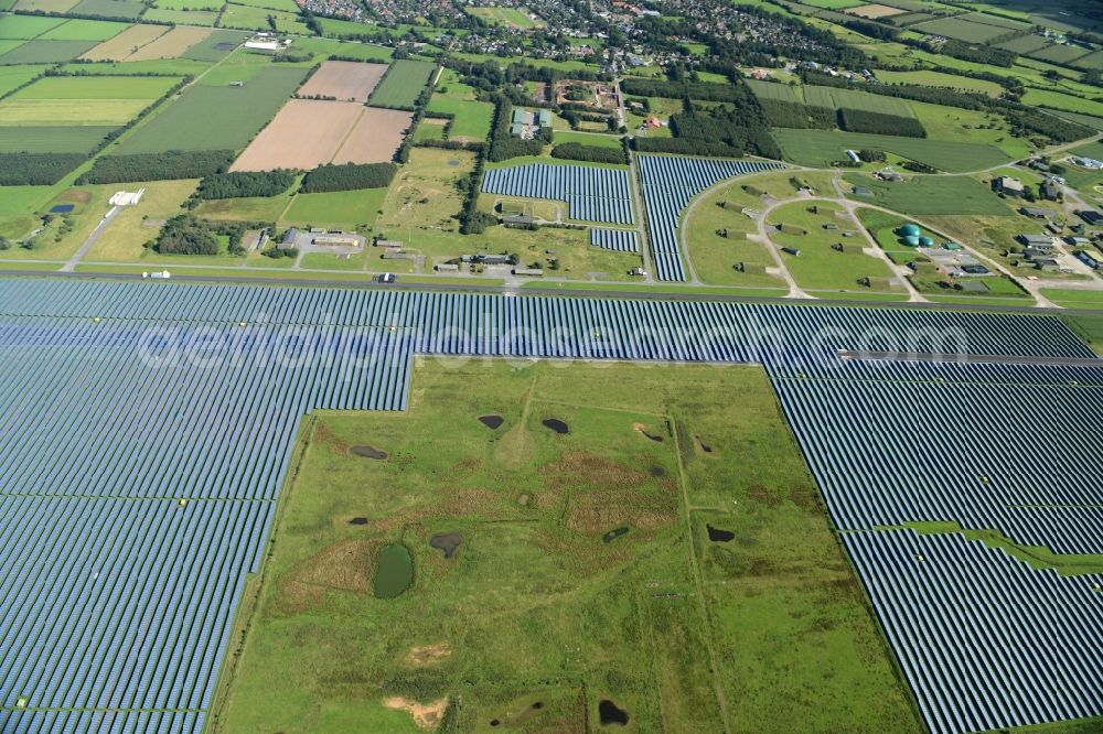 Aerial image Eggebek - Panel rows of photovoltaic and solar farm or solar power plant of the company Moehring Energie GmbH and mainova AG in Eggebek in the state Schleswig-Holstein