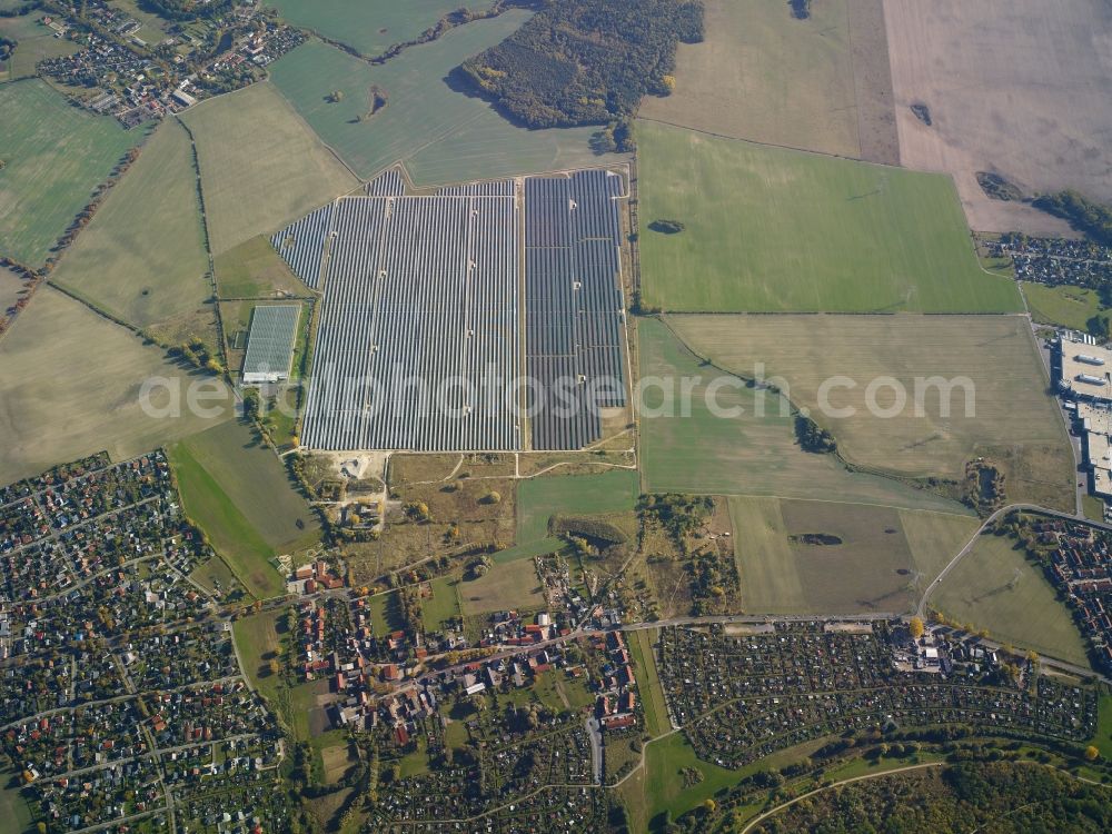 Ahrensfelde from above - Panel rows of photovoltaic and solar farm or solar power plant at the Eichner Dorfstrasse in Ahrensfelde in the state Brandenburg