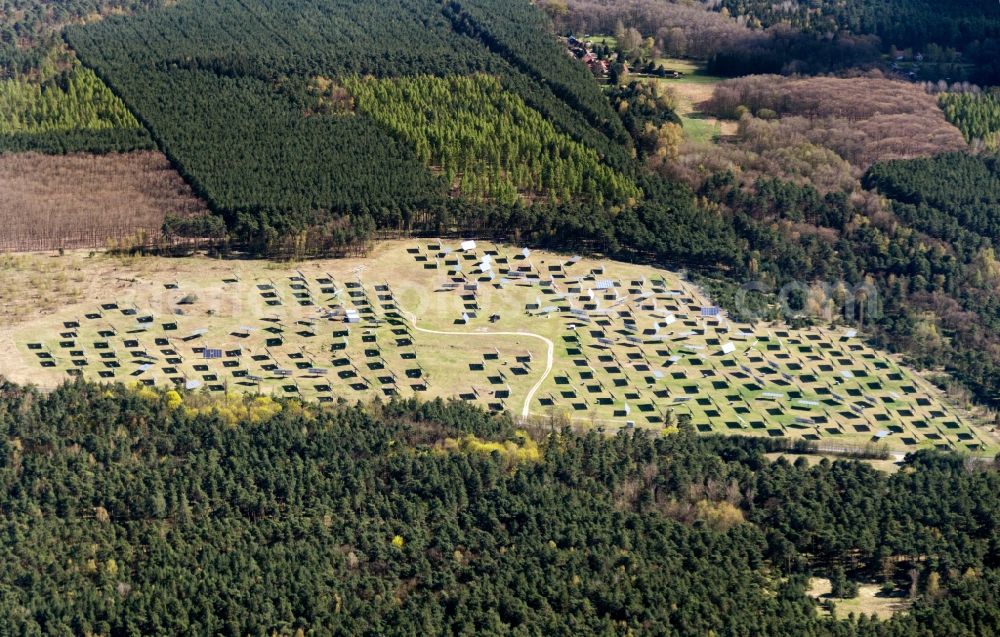 Aerial photograph Treuenbrietzen - Panel rows of photovoltaic and solar farm or solar power plant Feldheim in Treuenbrietzen in the state Brandenburg