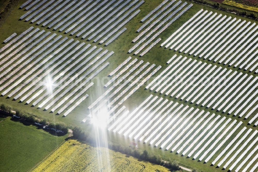 Aerial photograph Greding - Panel rows of photovoltaic and solar farm or solar power plant in Greding in the state Bavaria, Germany