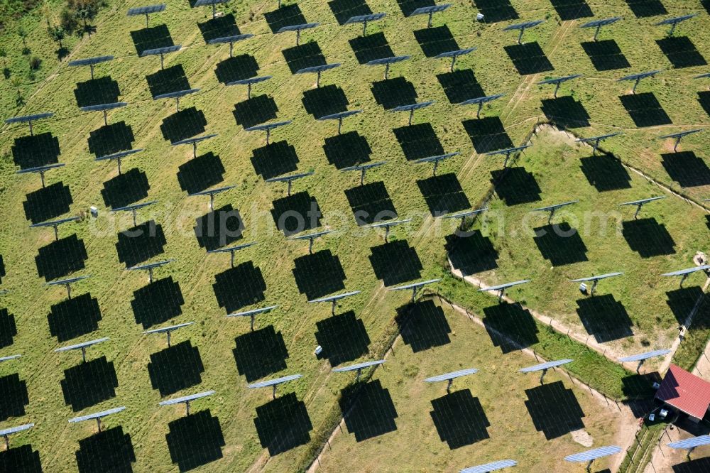 Aerial photograph Grimma - Panel rows of photovoltaic and solar farm or solar power plant der Kirchner Solar Group GmbH in Grimma in the state Saxony