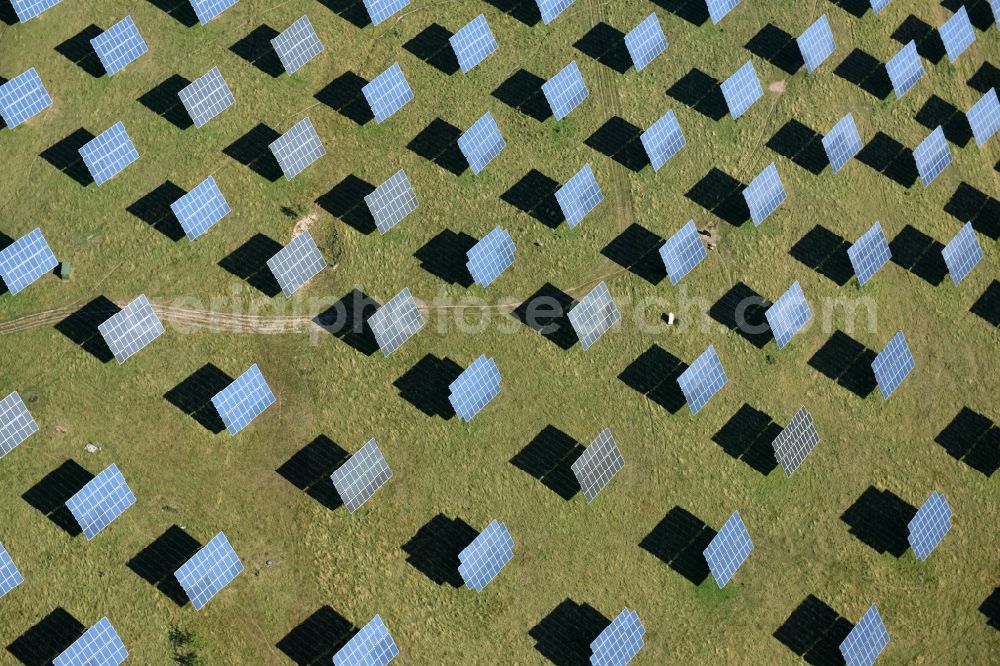 Aerial photograph Grimma - Panel rows of photovoltaic and solar farm or solar power plant der Kirchner Solar Group GmbH in Grimma in the state Saxony