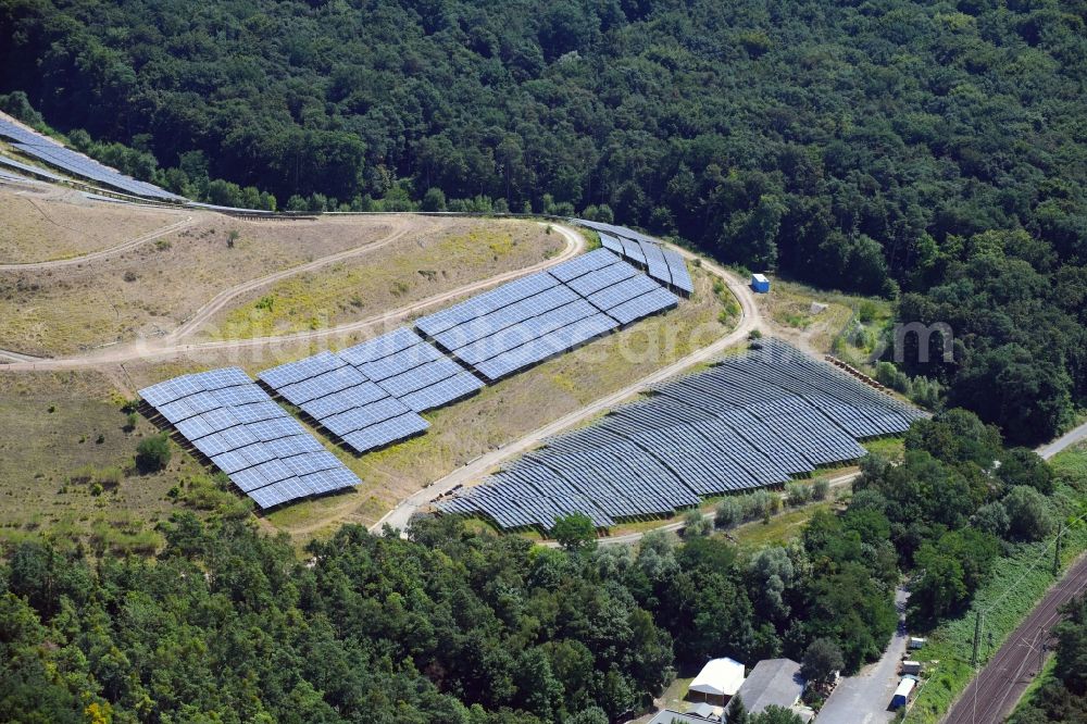 Offenbach am Main from the bird's eye view: Panel rows of photovoltaic and solar farm or solar power plant in Offenbach am Main in the state Hesse, Germany