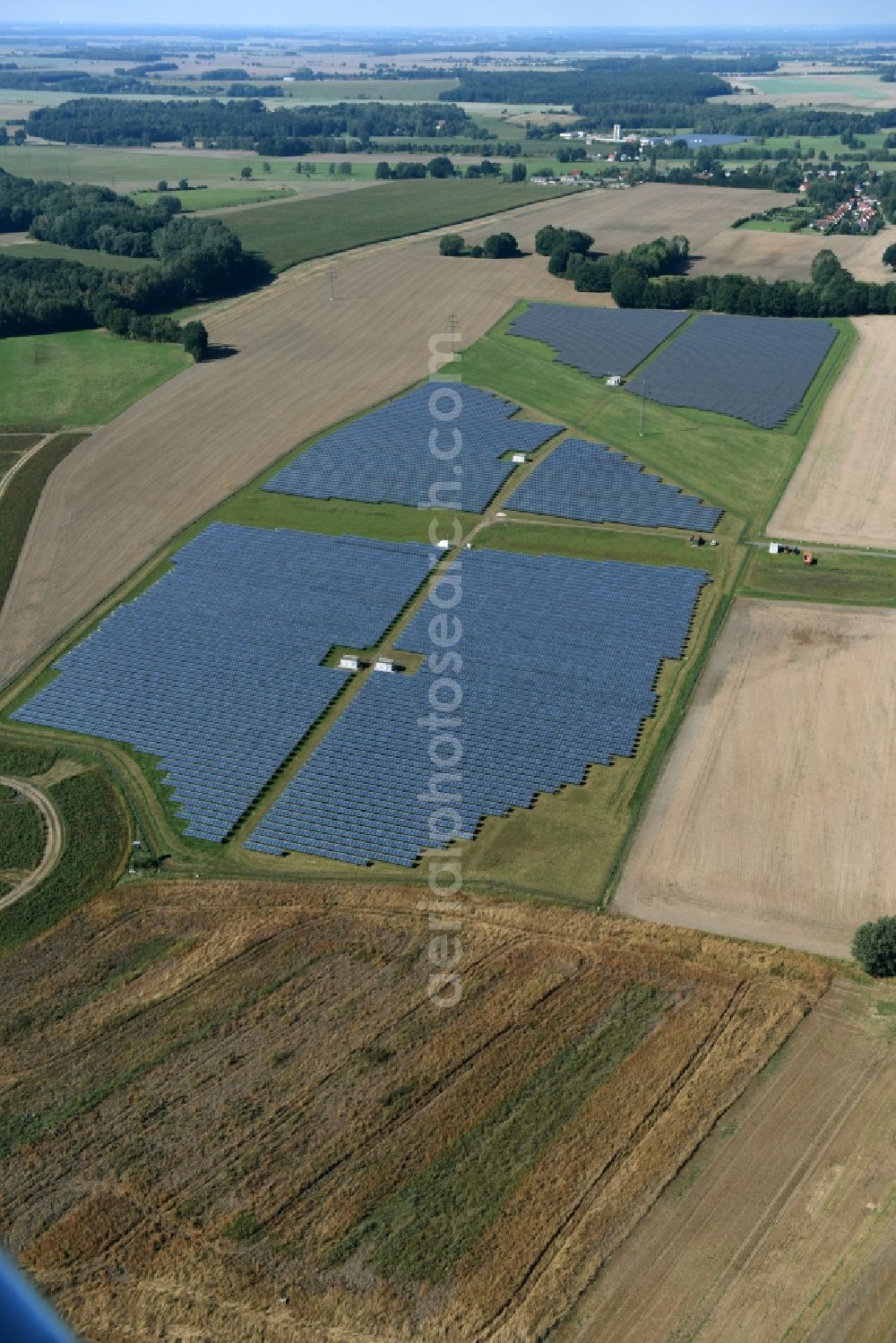 Otterwisch from the bird's eye view: Panel rows of photovoltaic and solar farm or solar power plant in Otterwisch in the state Saxony