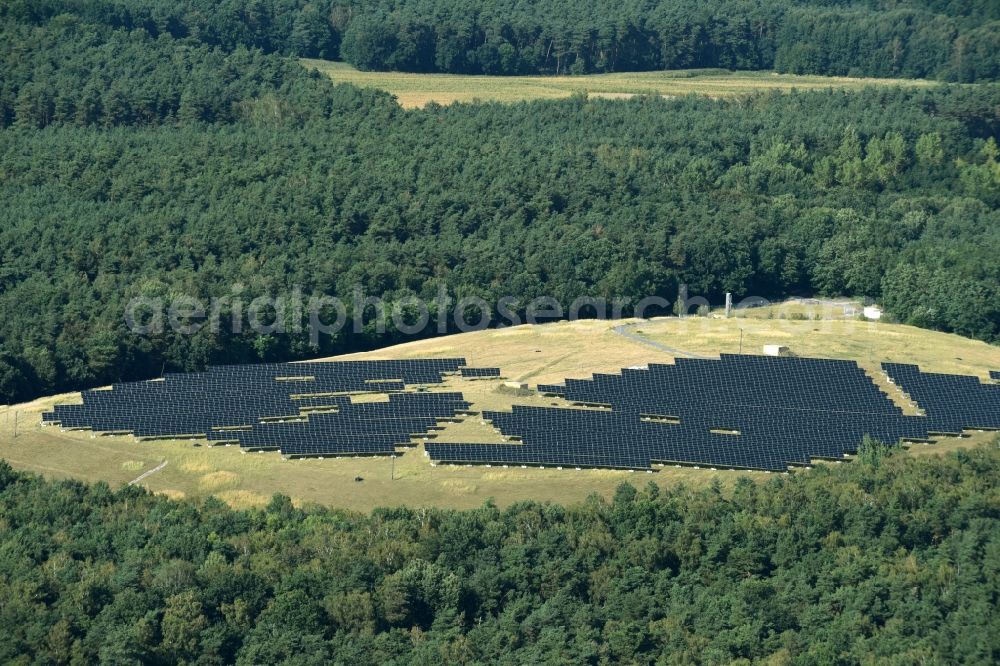 Aerial photograph Lutherstadt Wittenberg - Panel rows of photovoltaic and solar farm or solar power plant on a renatured landfill in Tonmark in the state Saxony-Anhalt