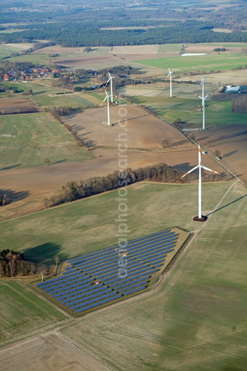 Südergellersen from the bird's eye view: Panel rows of photovoltaic and solar farm or solar power plant in Suedergellersen in the state Lower Saxony