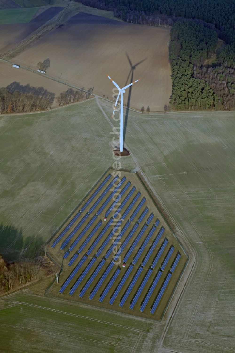 Aerial image Südergellersen - Panel rows of photovoltaic and solar farm or solar power plant in Suedergellersen in the state Lower Saxony