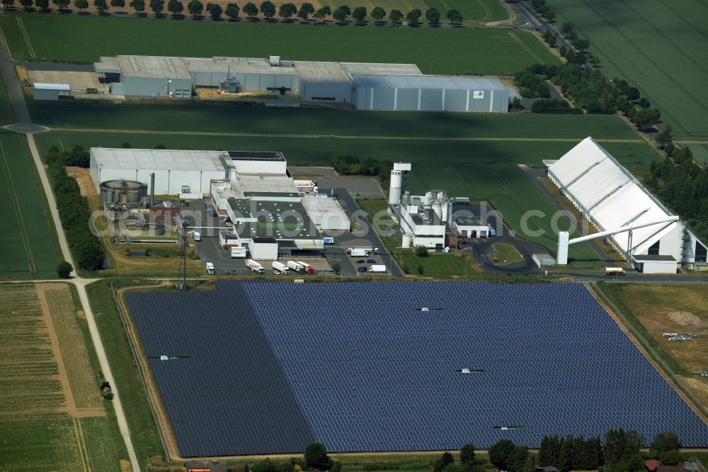 Barsinghausen from the bird's eye view: Panel rows of photovoltaic and solar farm or solar power plant am Standort der Nordfrost GmbH & Co KG in Barsinghausen in the state Lower Saxony