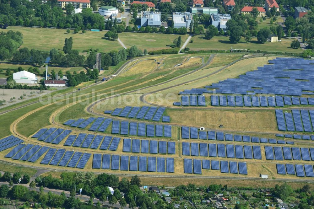 Aerial image Magdeburg - Panel rows of photovoltaic and solar farm or solar power plant on the disused dump landfill on Cracauer Anger in Magdeburg in the state Saxony-Anhalt