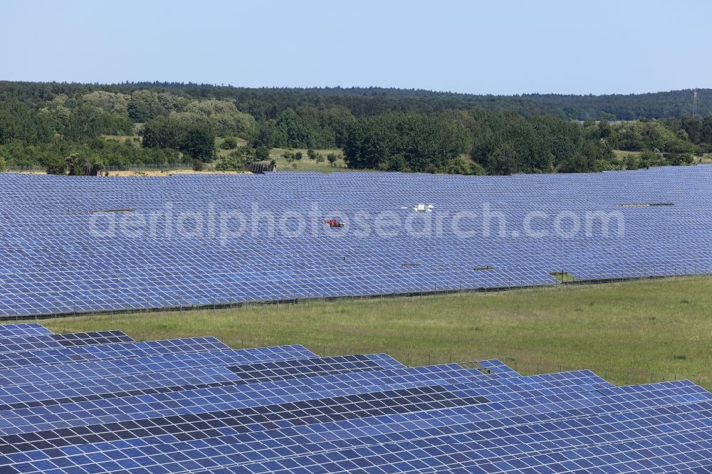 Werneuchen from the bird's eye view: Panel rows of photovoltaic and solar farm or solar power plant in Werneuchen in the state Brandenburg