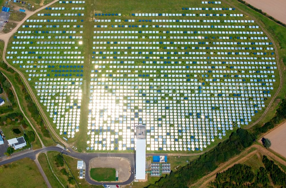 Jülich from the bird's eye view: Panel line up of the Photovoltaik arrangement and solar park or solar-thermal test power station with solar tower in Juelich in the federal state North Rhine-Westphalia, Germany