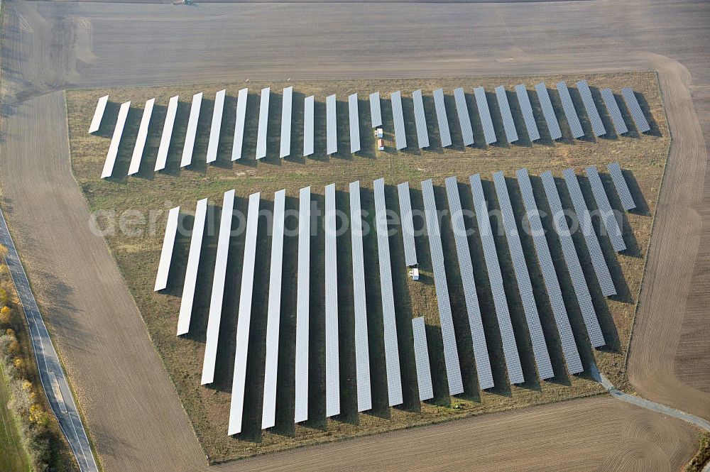 Aerial photograph Finsterwalde - Solarpark Finsterwalde Drößiger Straße in Finsterwalde / Brandenburg. Solar power plant Finsterwalde.