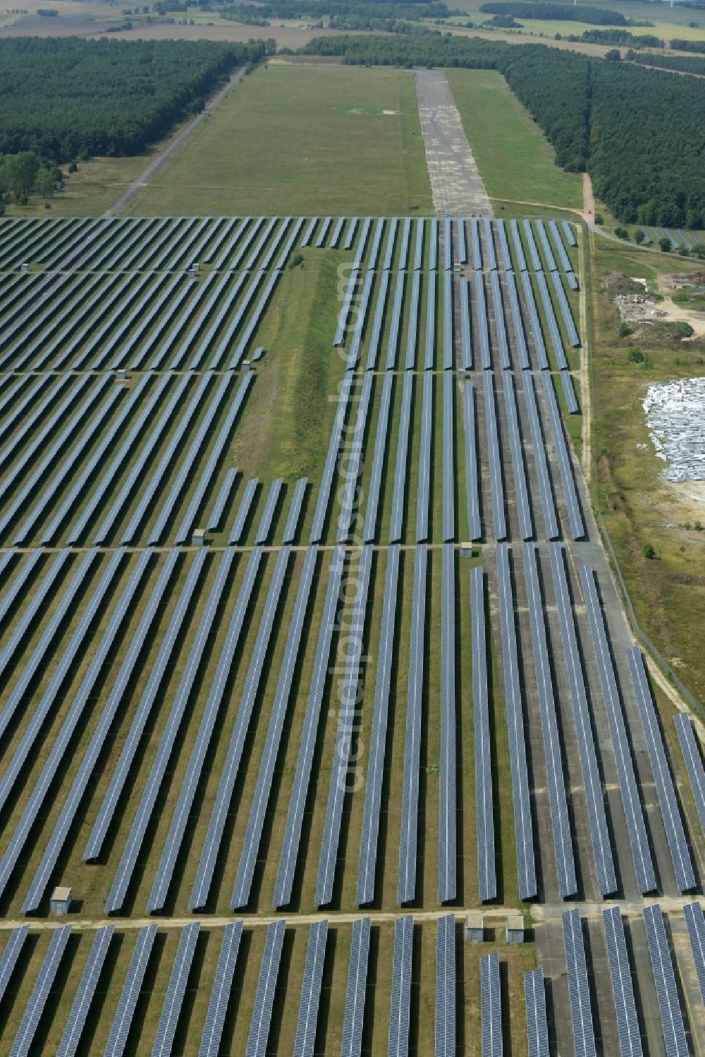 Luckau from the bird's eye view: Solar park on site of the former military airport Alteno in Luckau in the state of Brandenburg. The 21 MW strong facility is a project of the solar energy company and developer WIRSOL