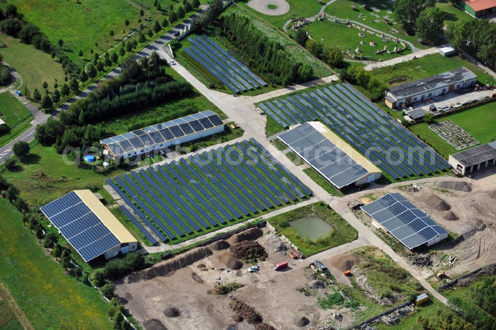 Bad Langensalza from the bird's eye view: Photovoltaikanlage / Solaranlage / Solarpark Am Katzenstieg an der Thamsbrücker Landstraße in Bad Langensalza, Thüringen. Ein Projekt der Markus Kästner GmbH, Bau-& Vertrieb von Photovoltaikanlagen. Photovoltaic installation / solar power system / photovoltaic power plant Am Katzenstieg in Bad Langensalza, Thuringia.