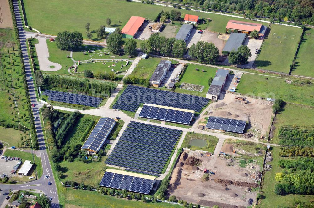 Bad Langensalza from above - Photovoltaikanlage / Solaranlage / Solarpark Am Katzenstieg an der Thamsbrücker Landstraße in Bad Langensalza, Thüringen. Ein Projekt der Markus Kästner GmbH, Bau-& Vertrieb von Photovoltaikanlagen. Photovoltaic installation / solar power system / photovoltaic power plant Am Katzenstieg in Bad Langensalza, Thuringia.