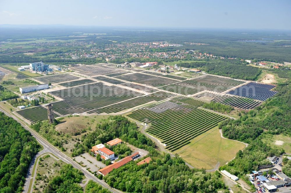 Lauta from above - The completed construction work on the photovoltaic system solar park Lauta on one part of the former Lautawerk-area