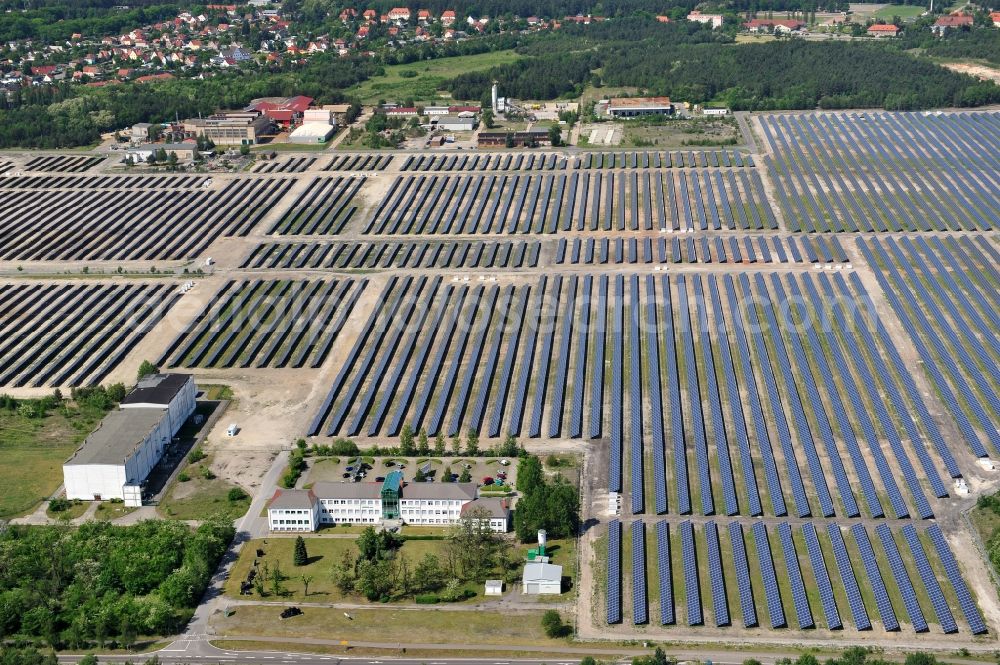 Lauta from the bird's eye view: The completed construction work on the photovoltaic system solar park Lauta on one part of the former Lautawerk-area