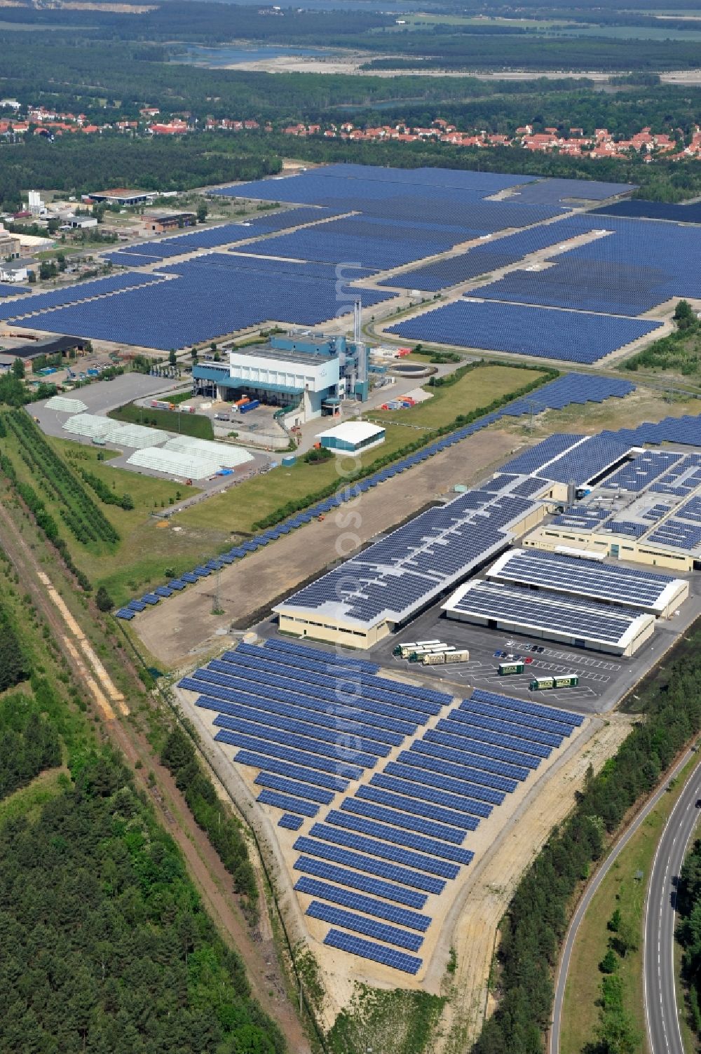 Aerial image Lauta - The completed construction work on the photovoltaic system solar park Lauta on one part of the former Lautawerk-area