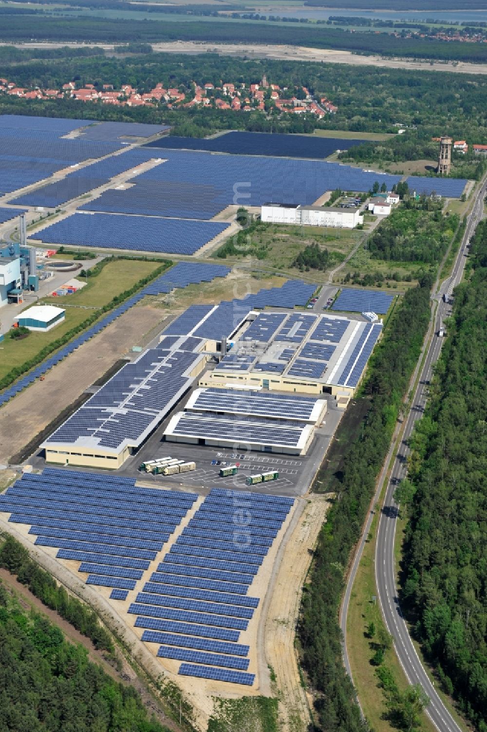 Aerial photograph Lauta - The completed construction work on the photovoltaic system solar park Lauta on one part of the former Lautawerk-area