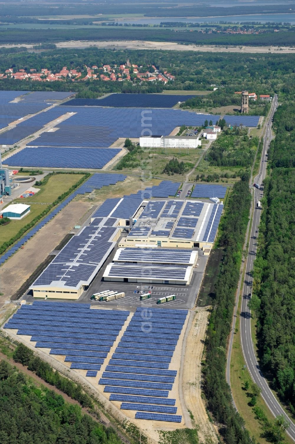 Lauta from above - The completed construction work on the photovoltaic system solar park Lauta on one part of the former Lautawerk-area