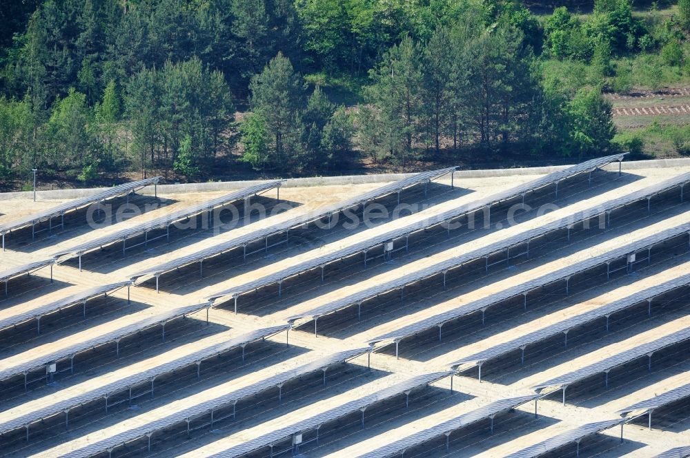 Lauta from above - The completed construction work on the photovoltaic system solar park Lauta on one part of the former Lautawerk-area