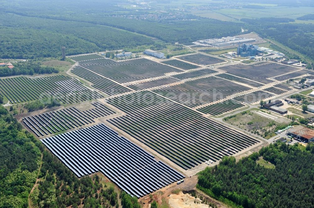 Lauta from above - The completed construction work on the photovoltaic system solar park Lauta on one part of the former Lautawerk-area