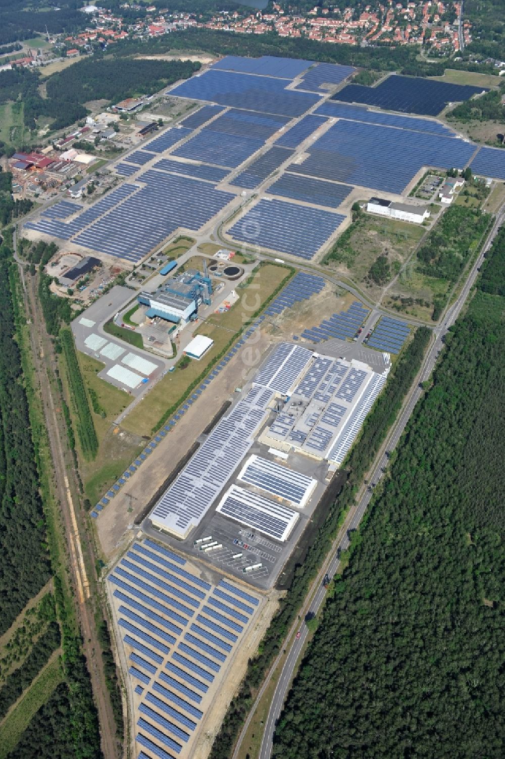 Aerial photograph Lauta - The completed construction work on the photovoltaic system solar park Lauta on one part of the former Lautawerk-area