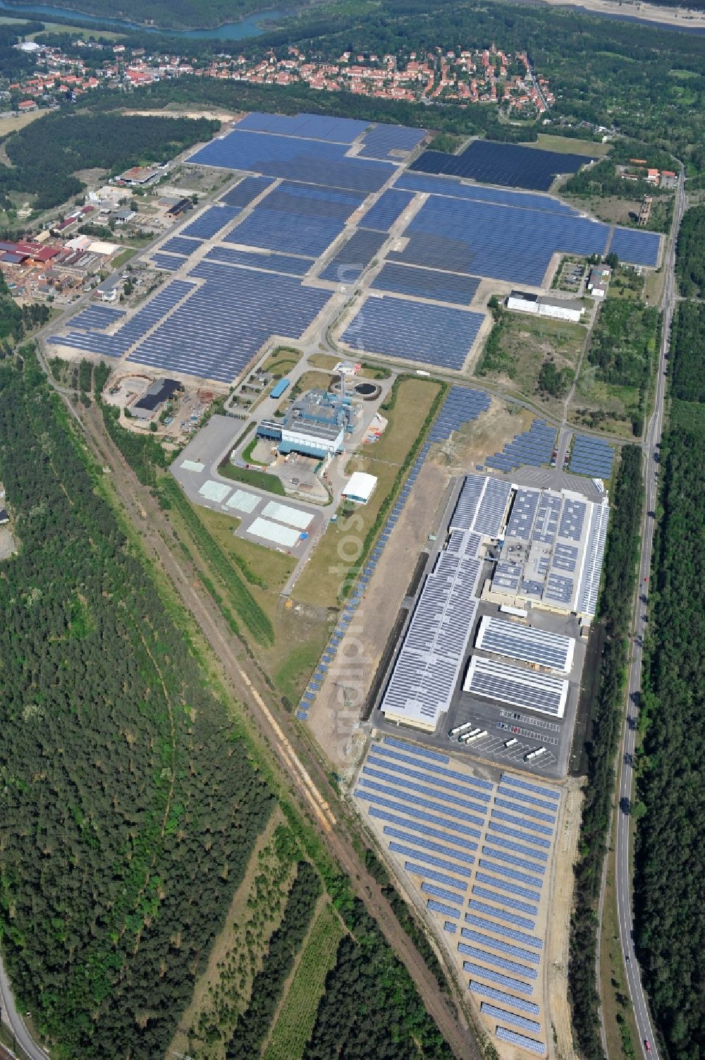 Lauta from above - The completed construction work on the photovoltaic system solar park Lauta on one part of the former Lautawerk-area