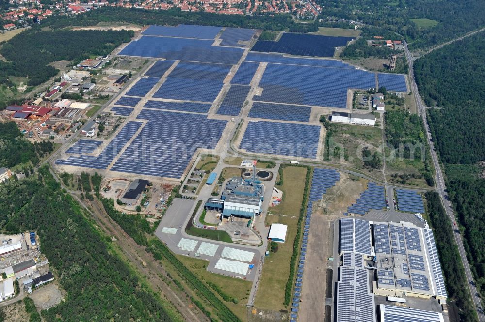 Lauta from the bird's eye view: The completed construction work on the photovoltaic system solar park Lauta on one part of the former Lautawerk-area