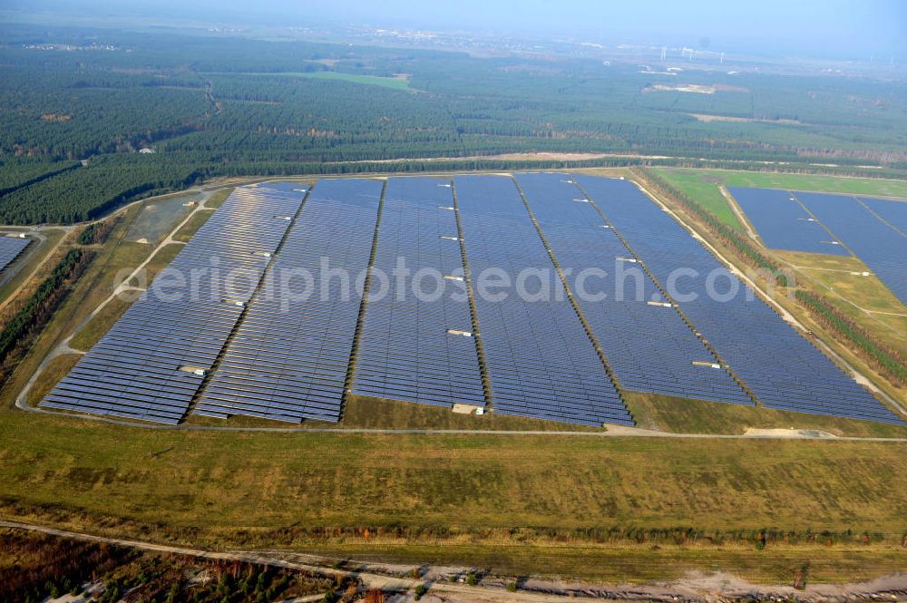 Aerial photograph Lichterfeld-Schacksdorf - Solarpark / Solaranlage / Photovoltaikanlage Lichterfeld in Brandenburg. Ein Projekt der Q-Cells International GmbH. Solar Park / photovoltaic system in Lichterfeld, Brandenburg.