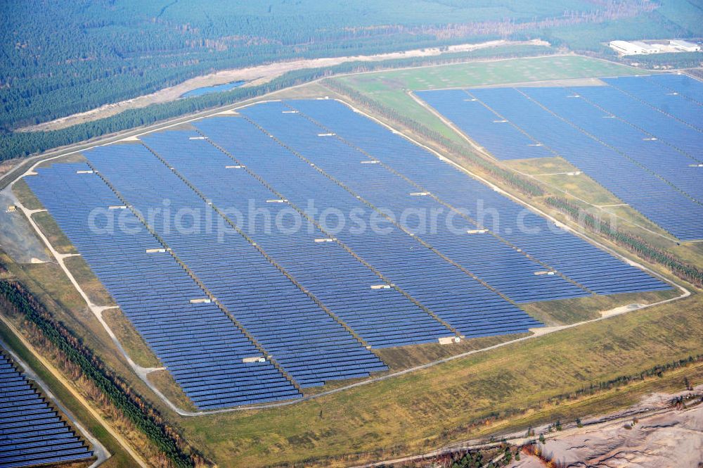 Aerial image Lichterfeld-Schacksdorf - Solarpark / Solaranlage / Photovoltaikanlage Lichterfeld in Brandenburg. Ein Projekt der Q-Cells International GmbH. Solar Park / photovoltaic system in Lichterfeld, Brandenburg.