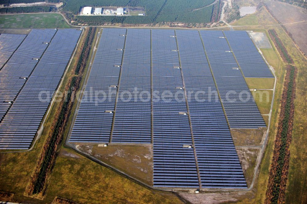 Aerial image Lichterfeld-Schacksdorf - Solarpark / Solaranlage / Photovoltaikanlage Lichterfeld in Brandenburg. Ein Projekt der Q-Cells International GmbH. Solar Park / photovoltaic system in Lichterfeld, Brandenburg.