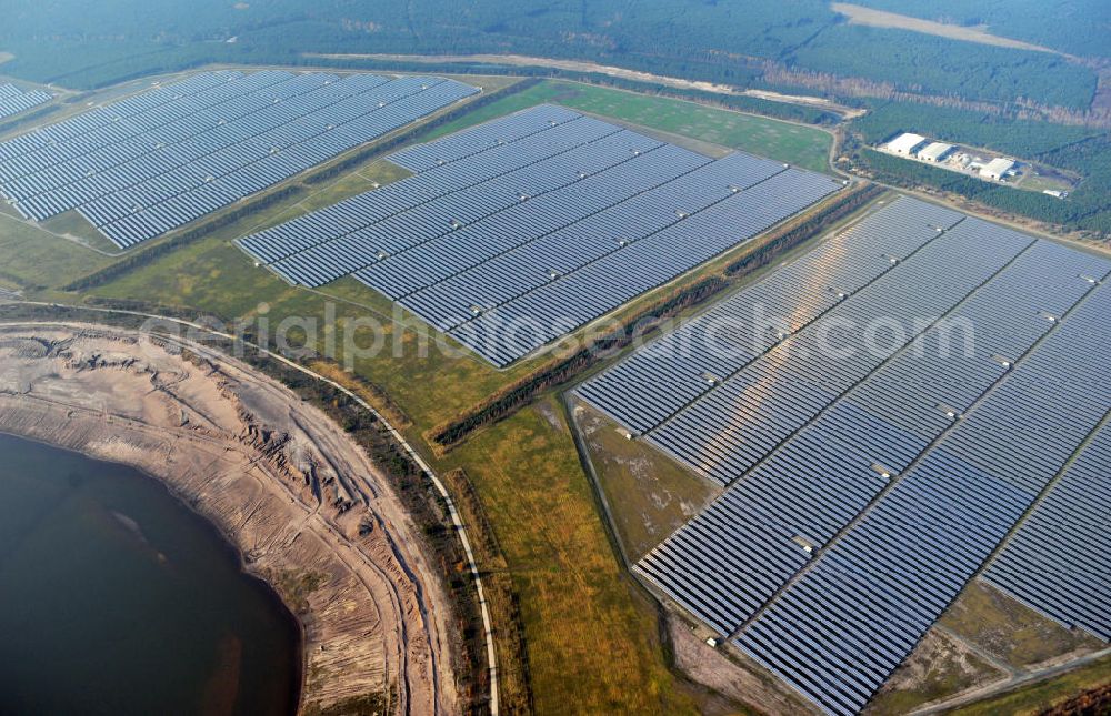 Aerial photograph Lichterfeld-Schacksdorf - Solarpark / Solaranlage / Photovoltaikanlage Lichterfeld in Brandenburg. Ein Projekt der Q-Cells International GmbH. Solar Park / photovoltaic system in Lichterfeld, Brandenburg.