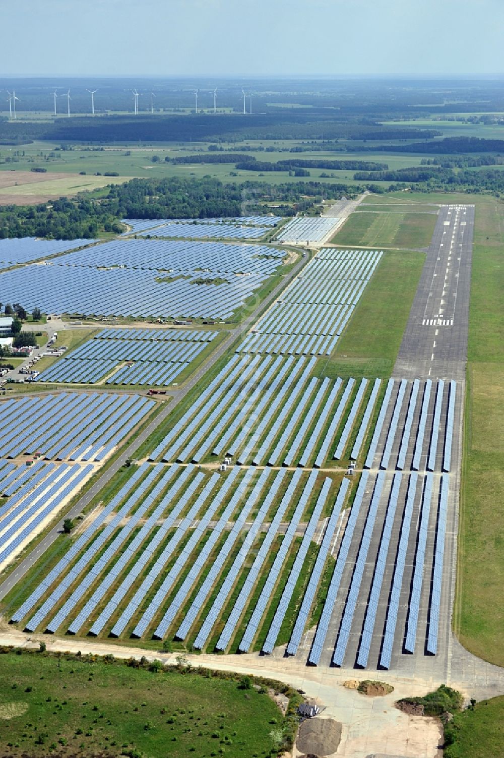 Aerial image Falkenberg / Elster - Solar power station in Falkenberg-Lönnewitz Airport