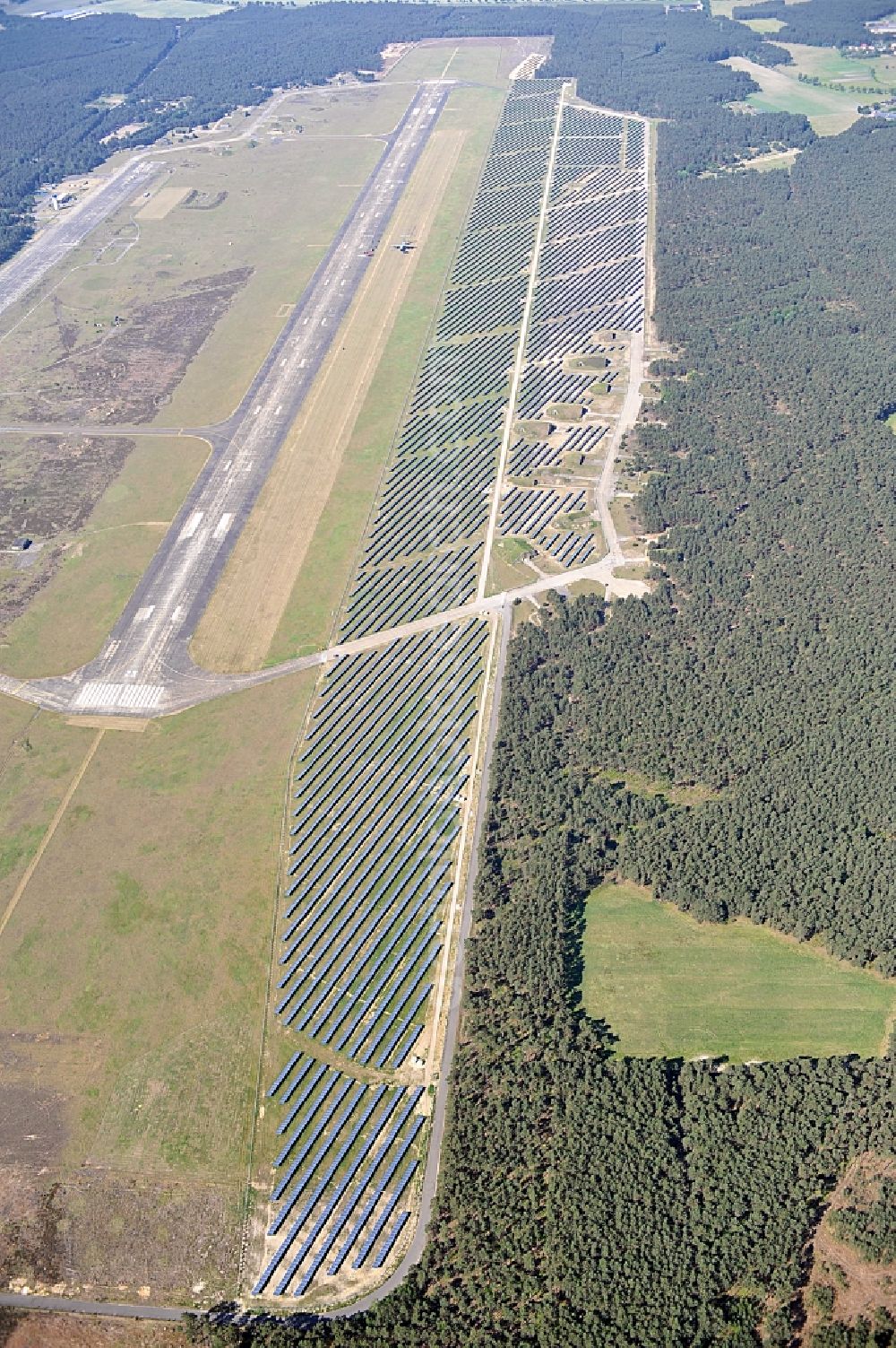 Aerial photograph Drewitz - Solar power station on Cottbus-Drewitz Airport