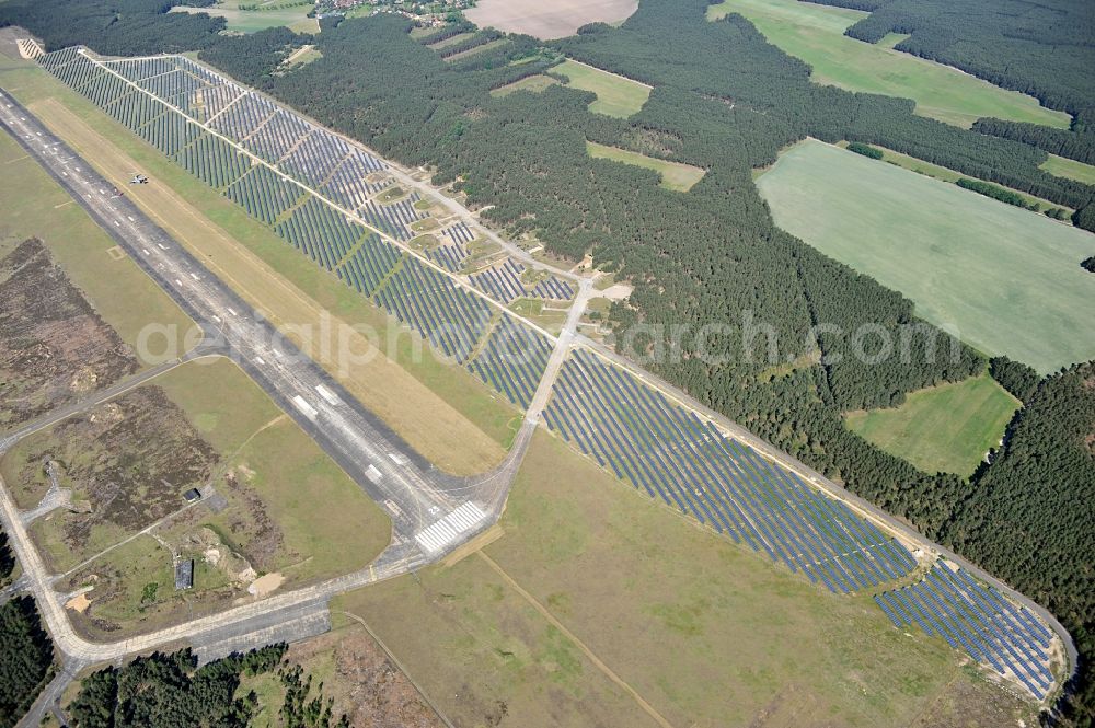 Drewitz from the bird's eye view: Solar power station on Cottbus-Drewitz Airport