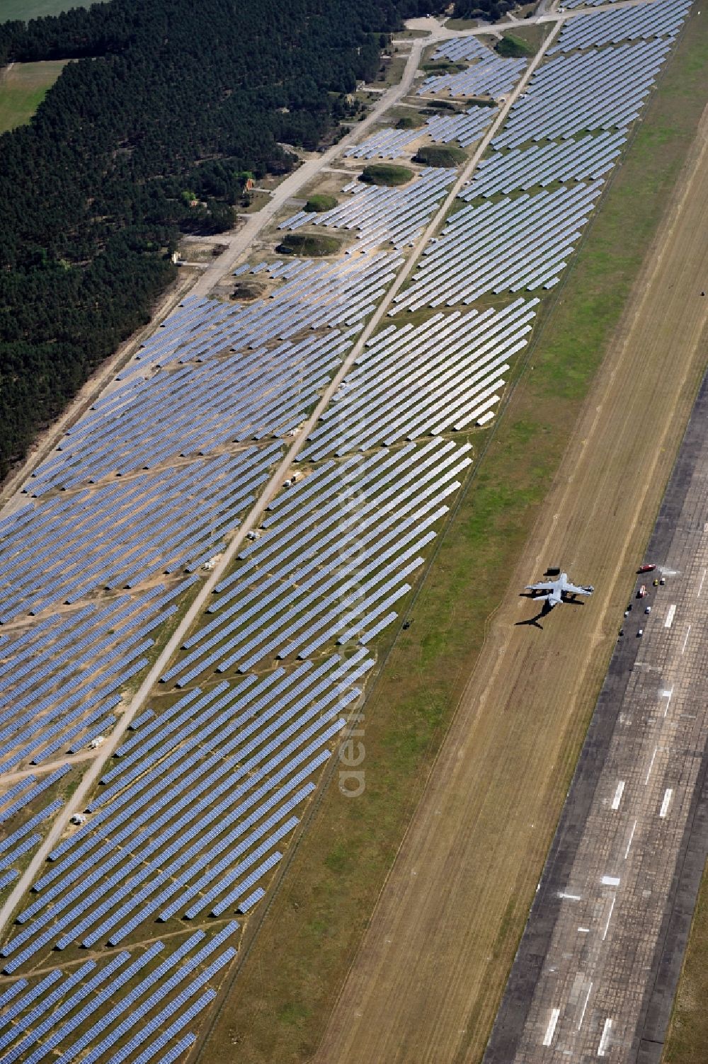 Drewitz from above - Solar power station on Cottbus-Drewitz Airport