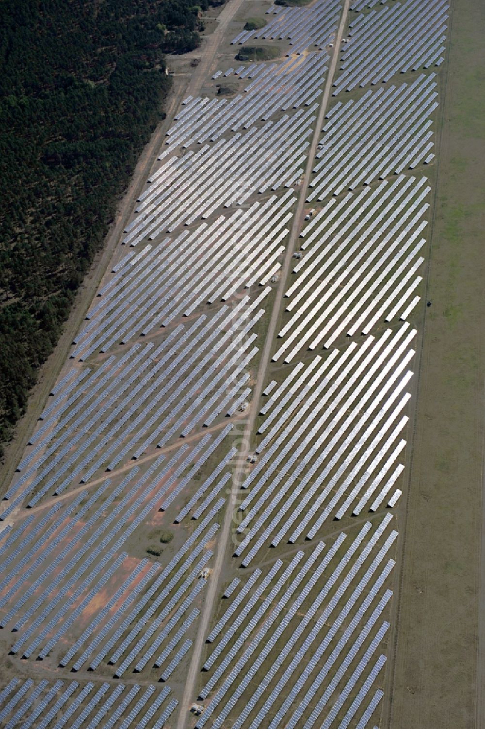 Drewitz from the bird's eye view: Solar power station on Cottbus-Drewitz Airport