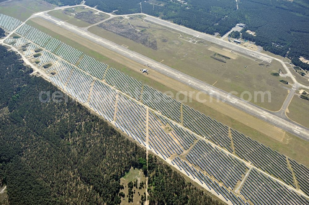 Drewitz from the bird's eye view: Solar power station on Cottbus-Drewitz Airport