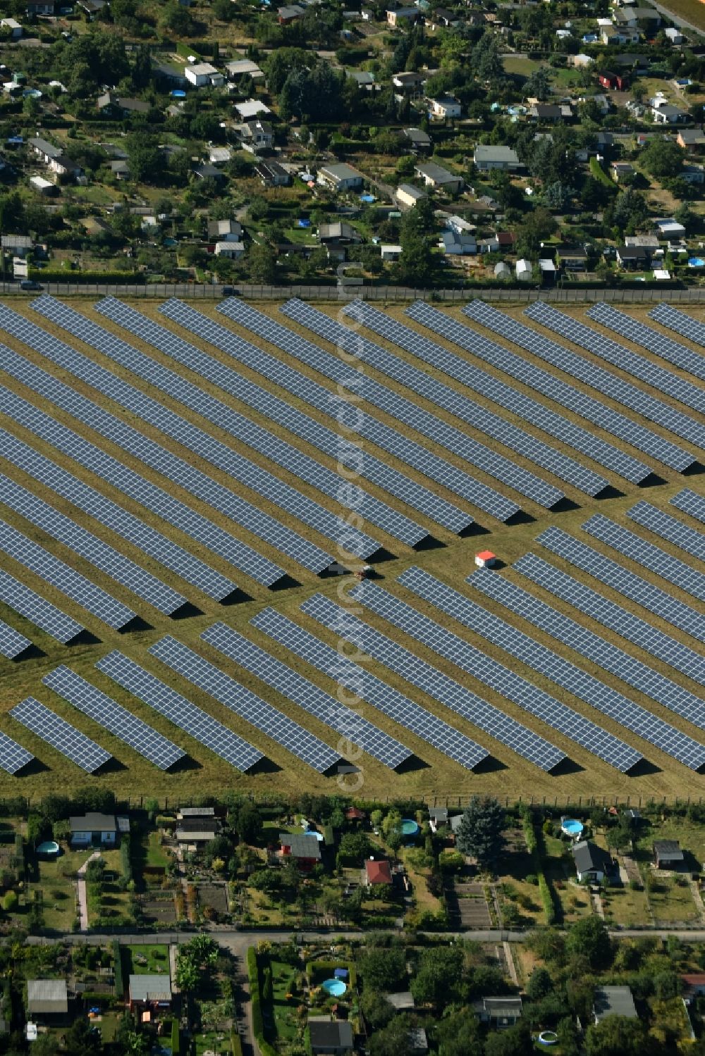 Aerial image Torgau - Rows of panels of the photovoltaic and solar park between Warschauer Strasse and Sueptitzler Weg in Torgau in the state of Saxony. The premises are located amidst allotements