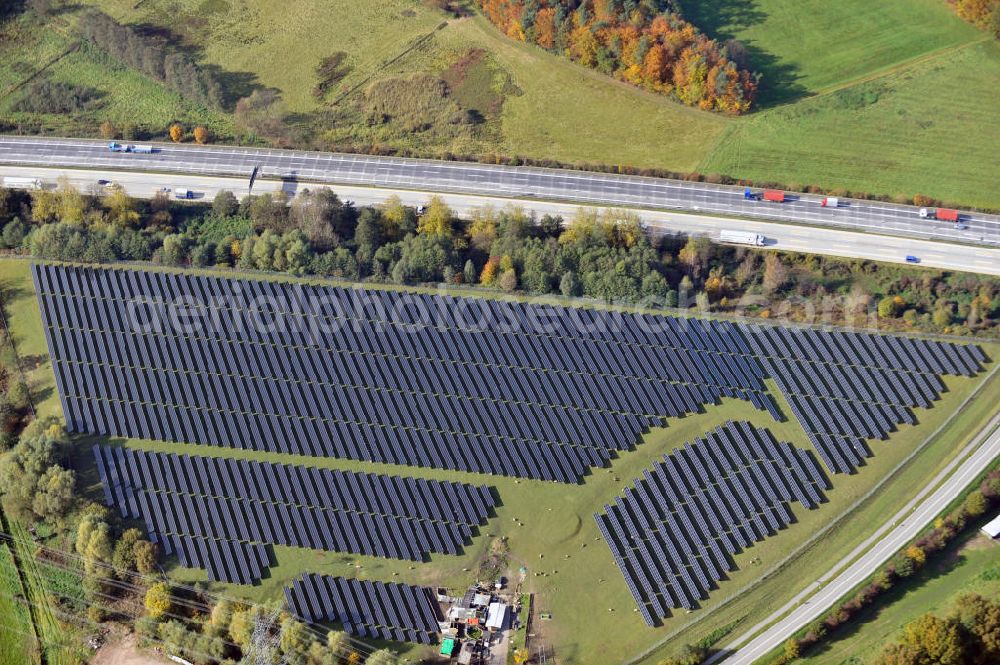 Aerial image Sinzheim - Photovoltaikanlage / Solarpark Sinzheim in Baden-Württemberg. Generalunternehmer ist die Juwi Solar GmbH. Photovoltaic installation / solar power system Sinzheim in Baden-Wuerttemberg.