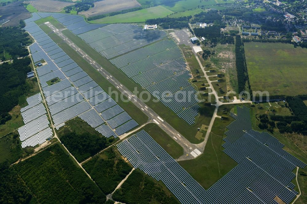 Aerial image Neuhardenberg - Solar Park - Solar power plant and photovoltaic system BaySolar Projekt GmbH on the site of the airfield Neuhardenberg in Brandenburg