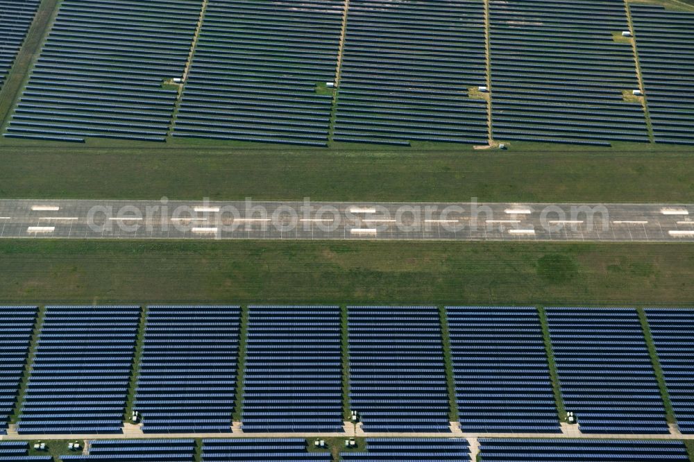 Neuhardenberg from the bird's eye view: Solar Park - Solar power plant and photovoltaic system BaySolar Projekt GmbH on the site of the airfield Neuhardenberg in Brandenburg. http://