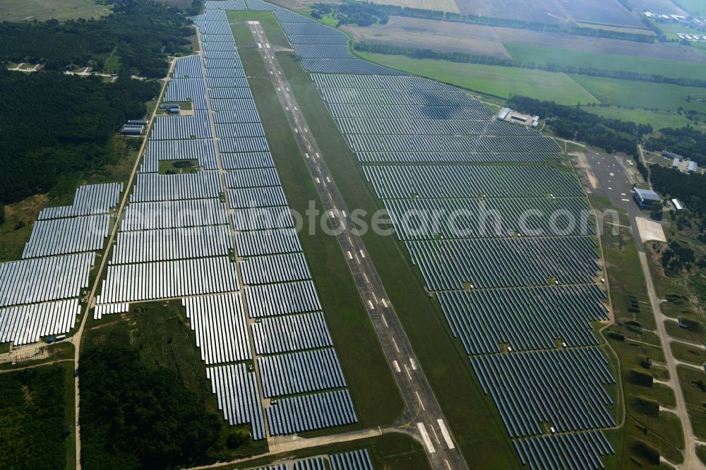 Aerial photograph Neuhardenberg - Solar Park - Solar power plant and photovoltaic system BaySolar Projekt GmbH on the site of the airfield Neuhardenberg in Brandenburg. http://