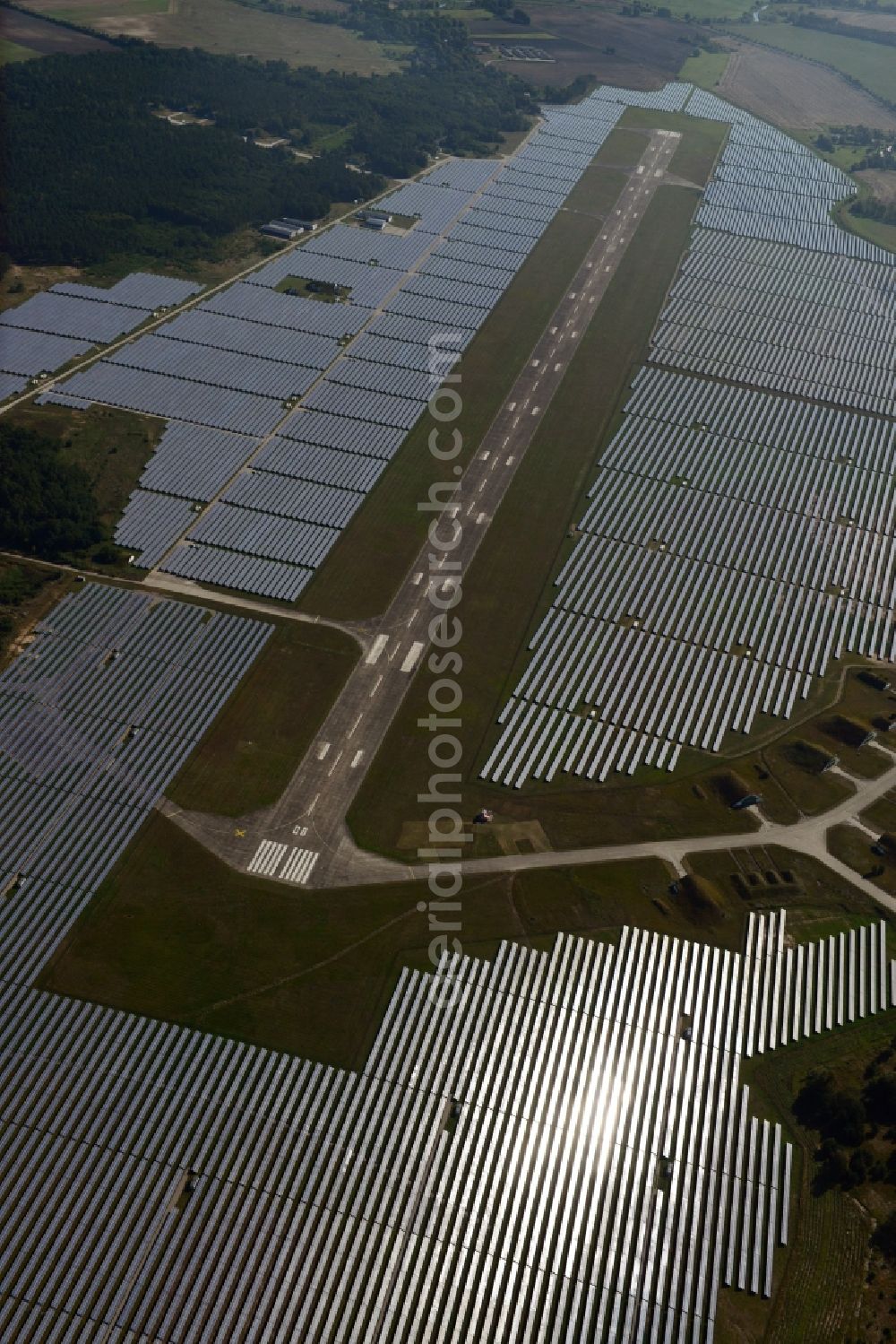 Neuhardenberg from above - Solar Park - Solar power plant and photovoltaic system BaySolar Projekt GmbH on the site of the airfield Neuhardenberg in Brandenburg. http://