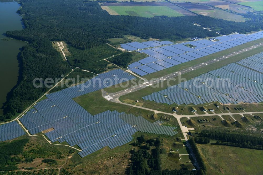 Neuhardenberg from the bird's eye view: Solar Park - Solar power plant and photovoltaic system BaySolar Projekt GmbH on the site of the airfield Neuhardenberg in Brandenburg. http://