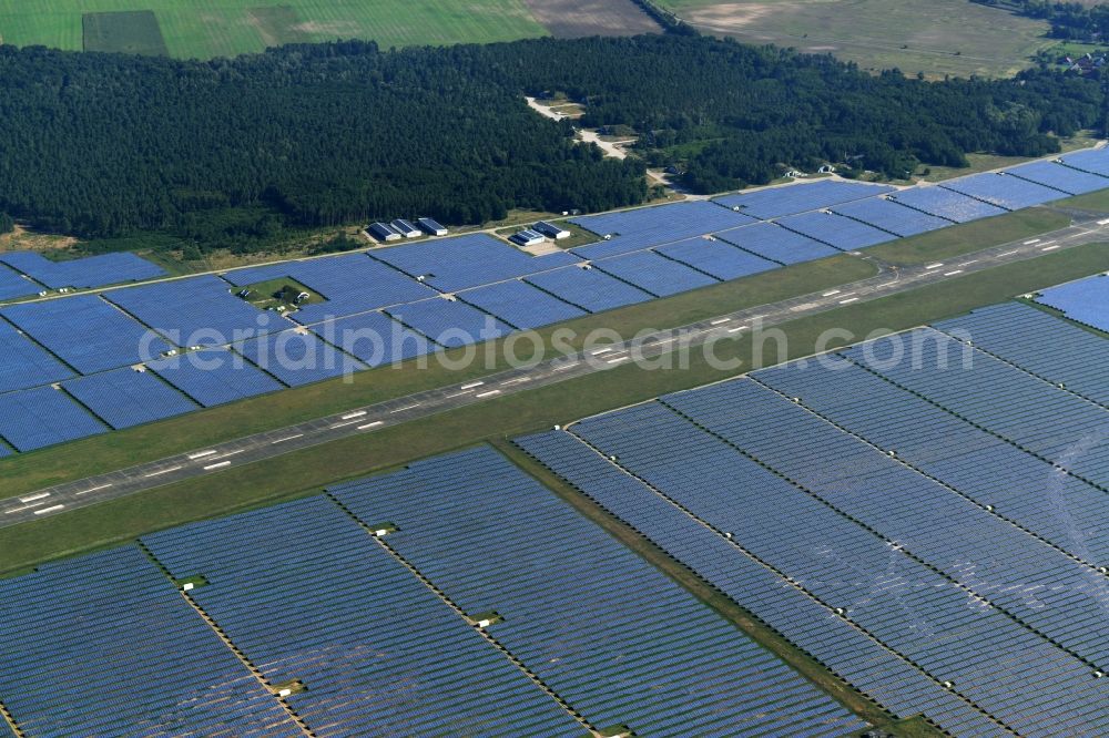 Aerial photograph Neuhardenberg - Solar Park - Solar power plant and photovoltaic system BaySolar Projekt GmbH on the site of the airfield Neuhardenberg in Brandenburg. http://