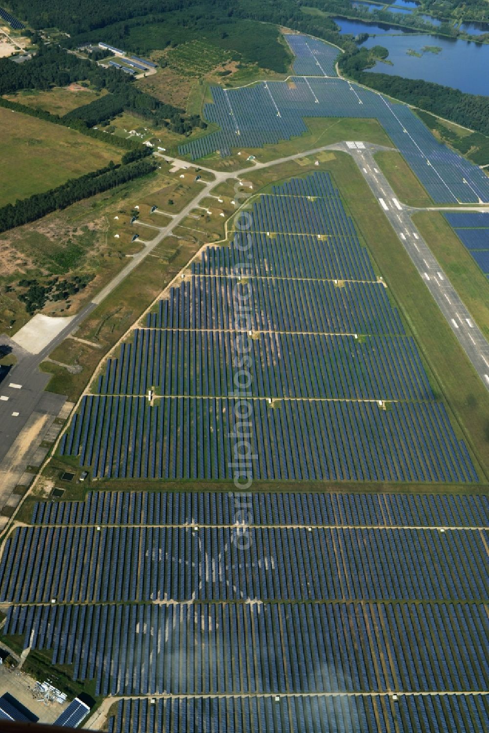 Neuhardenberg from the bird's eye view: Solar Park - Solar power plant and photovoltaic system BaySolar Projekt GmbH on the site of the airfield Neuhardenberg in Brandenburg. http://