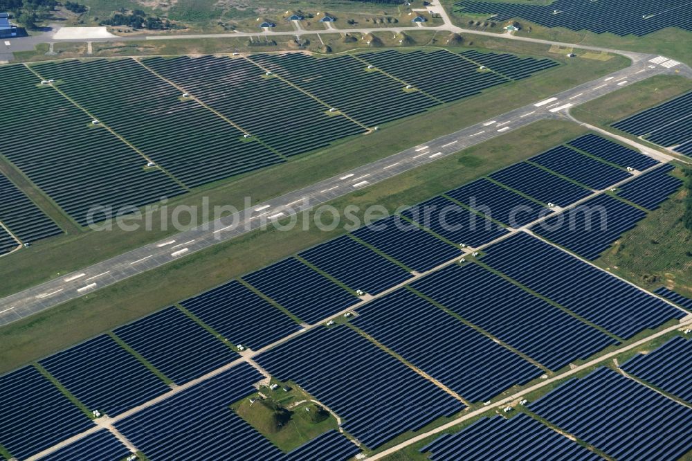 Neuhardenberg from the bird's eye view: Solar Park - Solar power plant and photovoltaic system BaySolar Projekt GmbH on the site of the airfield Neuhardenberg in Brandenburg. http://